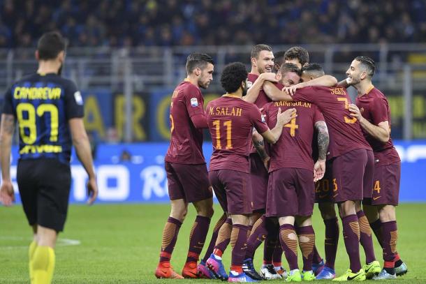 Los romanistas celebran uno de los goles de Nainggolan | Foto: AS Roma
