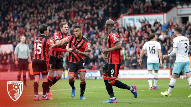 Il Bournemouth festeggia la vittoria all'ultimo. Fonte: https://twitter.com/afcbournemouth
