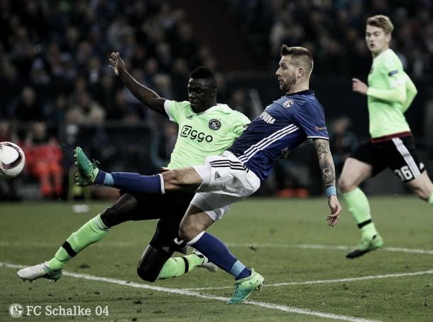 Burgstaller en el momento de su gol ante el Ajax Foto: Schalke 04