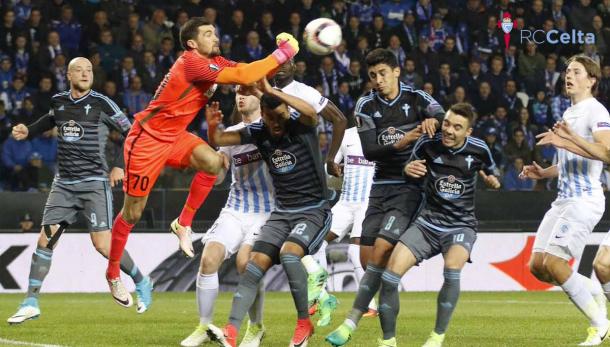 Alvarez esce con i pugni contro il Genk. Fonte: https://twitter.com/RCCelta