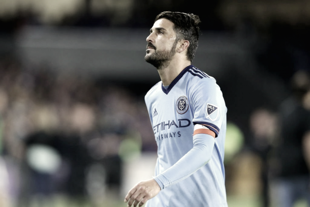 David Villa appears frustrated after failing to score in the first half. | Photo: Squawka