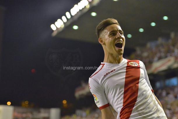 Álex Moreno celebrando un gol | Fotografía: Rayo Vallecano S.A.D.