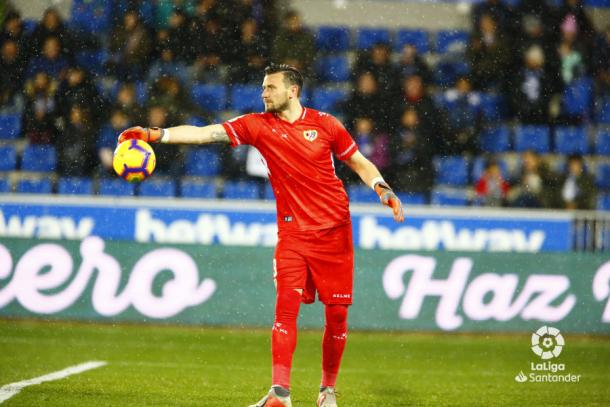 Dimitrievski con el balón en las manos | Fotografía: La Liga