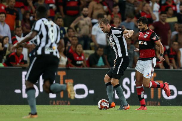 Carli teve uma ótima atuação contra o Flamengo ( Reprodução/Vitor Silva/SSPress/Botafogo)