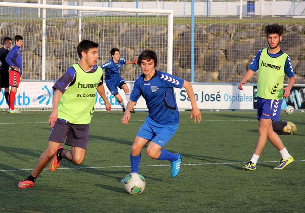 Jugadores del juvenil B del Deportivo Alavés, en un entrenamiento. Fuente: deportivoalaves.com