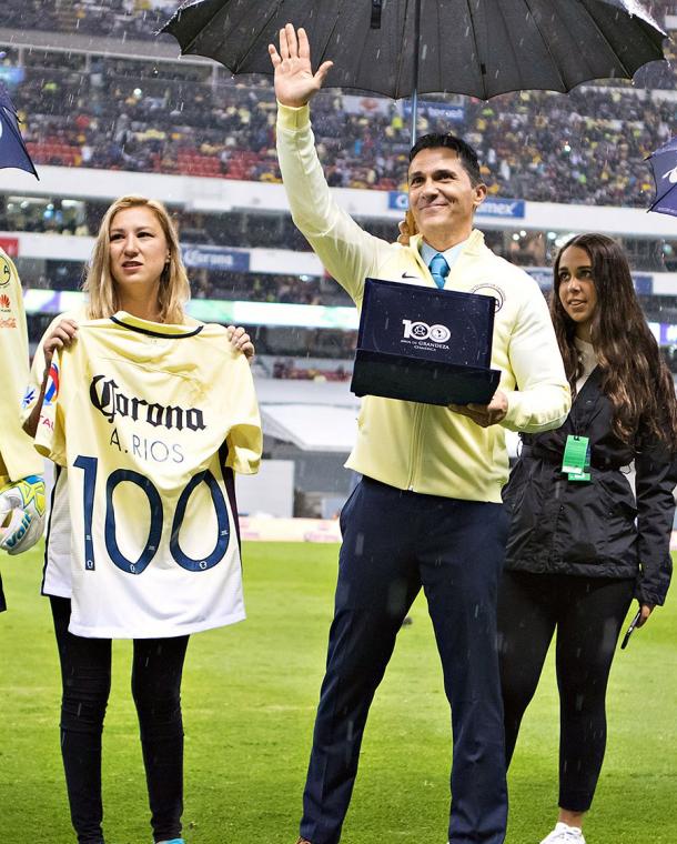 Adolfo Ríos homenajeado en el Estadio Azteca |  Foto: Vamos América