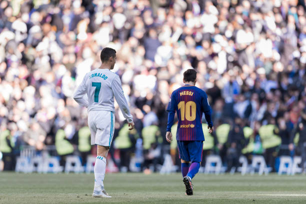 Cristiano Ronaldo y Leo Messi en el clásico I Foto: Getty Images