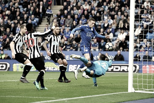 Jamie Vardy anota el gol de la esperanza para el Leicester. || Fuente: Premier League
