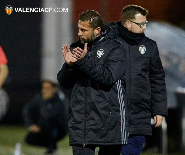 Curro Torres animando a los suyos | Foto: Valencia CF