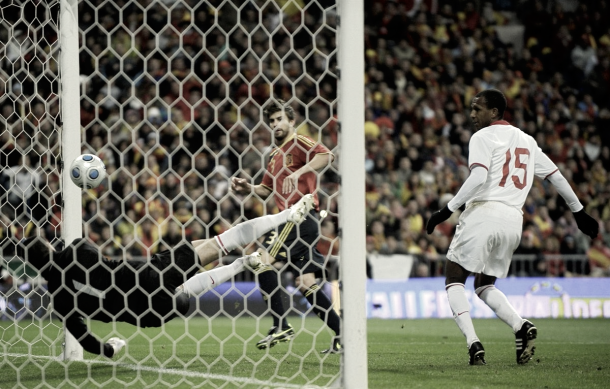 Piqué anotando su primer gol con España: Foto: UEFA