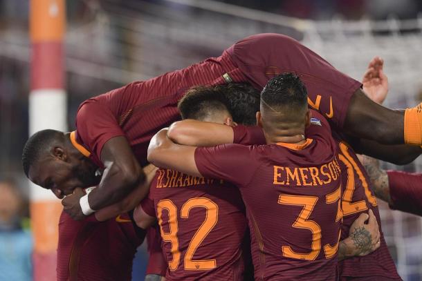 Los jugadores de la Roma celebran un gol | Foto: AS Roma