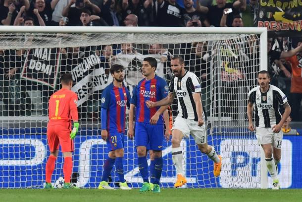 La disperazione dei giocatori del Barcellona e l'esultanza di Chiellini (Fonte foto: Sportmediaset)