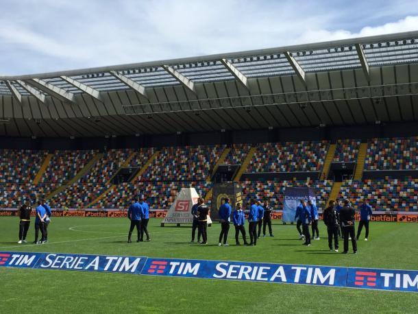 L'Atalanta sul prato della Dacia Arena per la consueta ricognizione pre match. Fonte foto: skysport