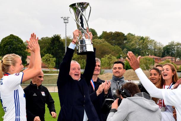Jean-Michel Aulas celebrates another title with his players | Source: P. Juste/Le Progres