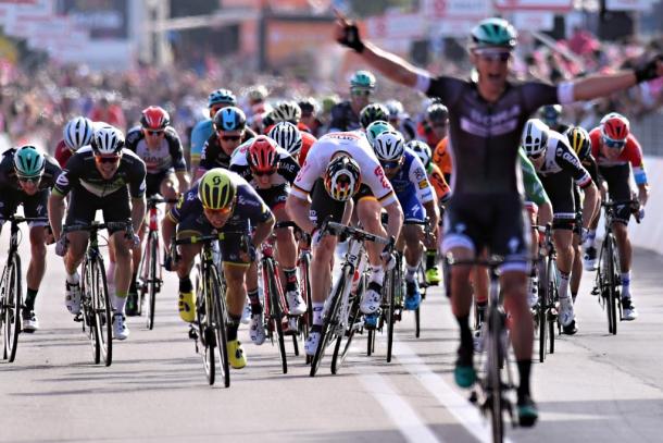 Ewan y Greipel lucharon por el segundo lugar en la primera etapa | Foto: Giro de Italia