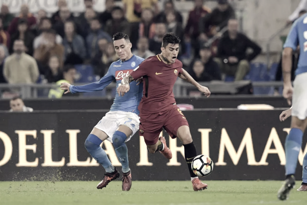 Perotti y Callejón pugnando por el balón | Foto: AS Roma