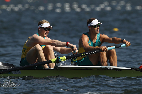 Spencer Turrin and Alexander Lloyd on their way to winning their heat (Getty/Cameron Spencer)