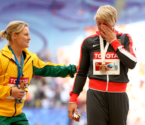 Kimberly Mickle congratulates Christina Obergfoll after receiving her World Championship gold medal (Getty/Cameron Spencer)