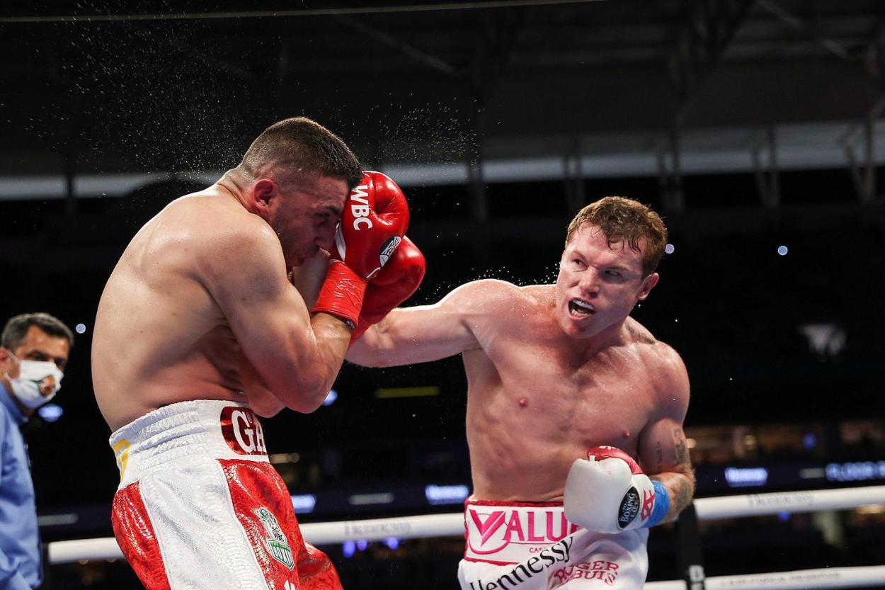 Highlights and best momentos of Canelo Alvarezs victory over Avni Yildirim in Box 2021 11/22/2022