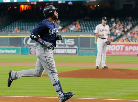 Robinson Cano rounds the bases after belting his 36th home run of the season | Source: Bob Levey - Getty Images