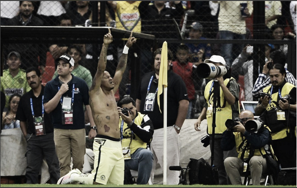 Arroyo festejando su gol. (Foto: Club América)