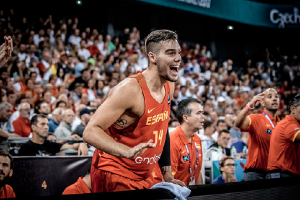 España y sus jugadores más jóvenes han podido disfrutar de un gran partido. | Fotografía: FIBA