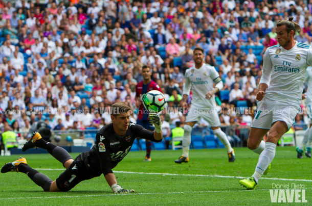 Bale rematando ante el Levante