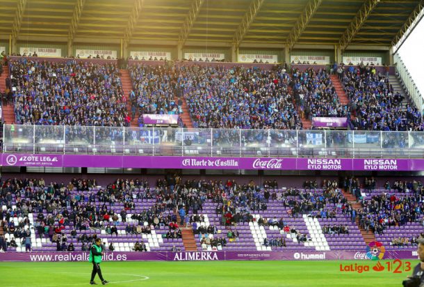 Aproximadamente, 2.000 oviedistas se dieron cita en Valladolid para animar a su equipo | Imagen: La Liga 1|2|3