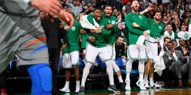 El banquillo de los Boston Celtics celebra una canasta contra los Thunder | Foto: Boston Celtics