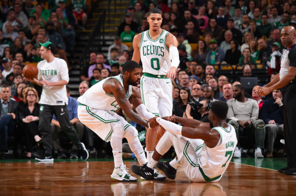 Jayson Tatum, Kyrie Irving y Jaylen Brown fueron tres jugadores importantes esta temporada | Foto: @Celtics