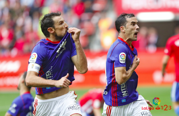 Toché y Linares festejan el empate en el Molinón | Imagen: La Liga 1|2|3
