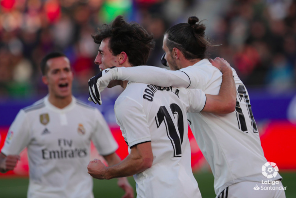 Bale junto a Odriozola celebrando el gol. Foto: Liga Santander.