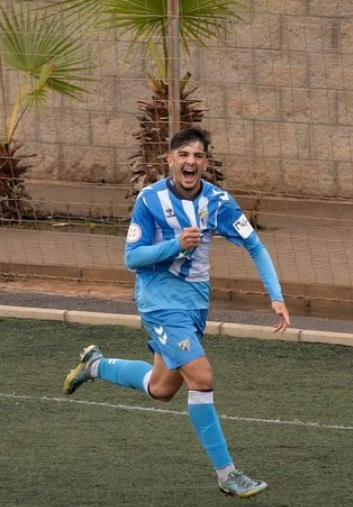 Samu Román celebrando un gol con el Málaga | Foto: @samuromaan en Instagram.