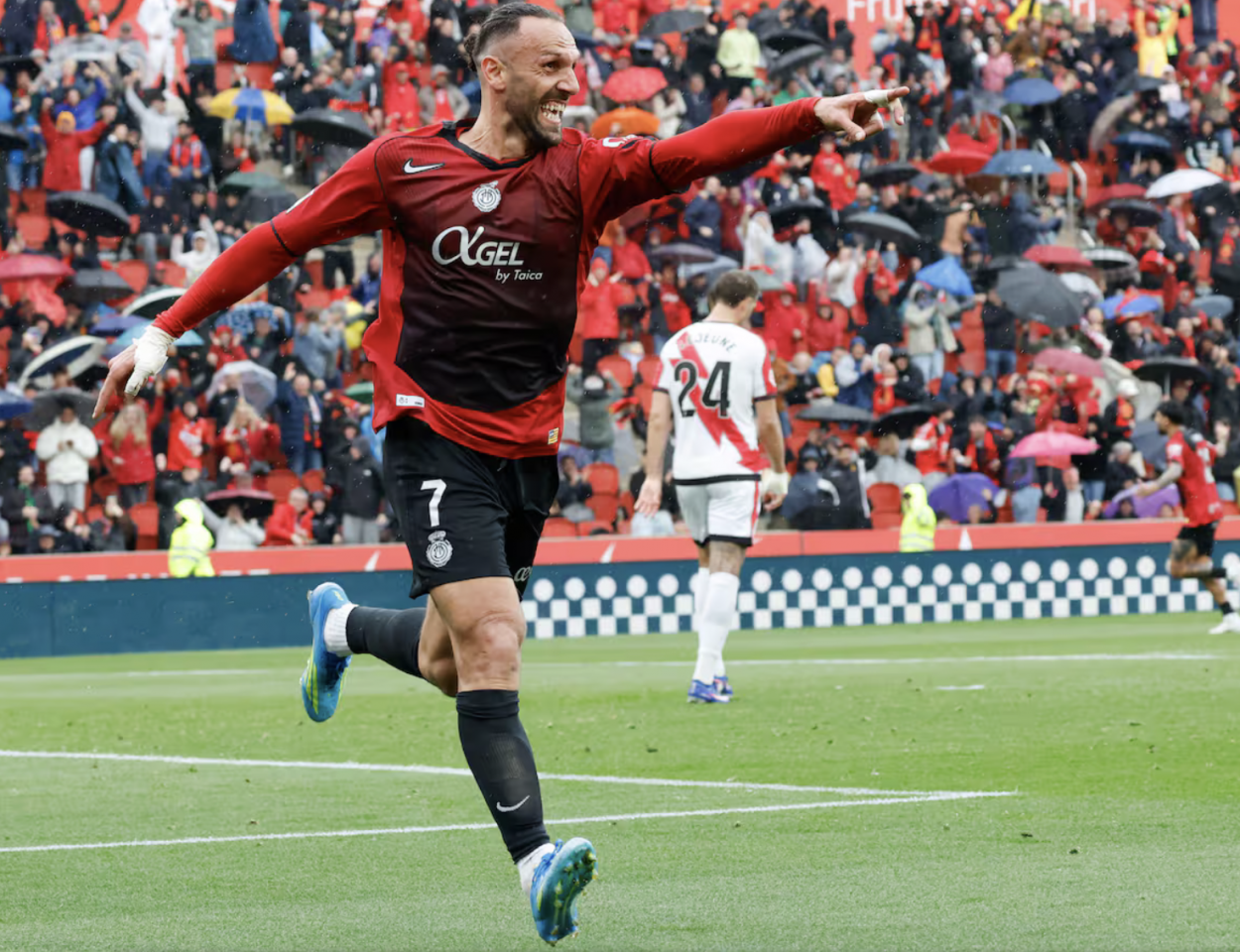 Vedat Muriqi celebrating a goal with RCD Mallorca in LaLiga