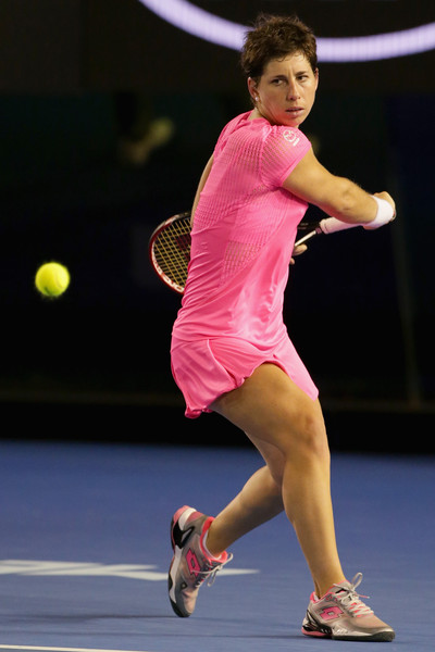 Suarez Navarro always needs to take a full swing when hitting her one-handed backhand. | Photo: Darrian Traynor/Getty Images AsiaPac