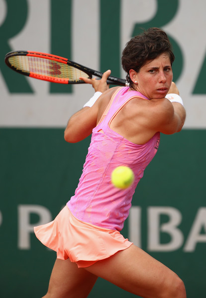 Carla Suarez Navarro hits her trademark one-handed backhand | Photo: Clive Brunskill/Getty Images Europe
