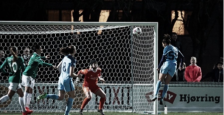 Carli Lloyd goes airborne for her first Manchester City goal against Fortuna (Source: Getty Images Sport)