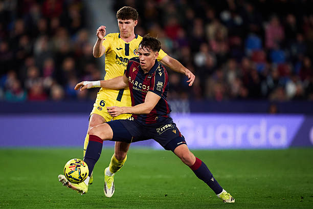 Carlos Espí, gol y futuro: el Levante ata a su delantero hasta 2028 ...