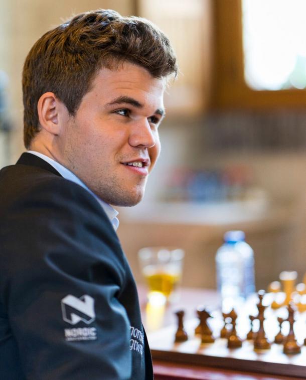 Carlsen, nuevo líder de Leuven |  Foto: Lennart Ooetes (Chess24)