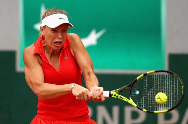 Caroline Wozniacki hits a backhand in her third-round match yesterday | Photo: Clive Brunskill/Getty Images Europe