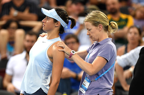Caroline Garcia was in tears after being forced to retire in the final set | Photo: Bradley Kanaris/Getty Images AsiaPac
