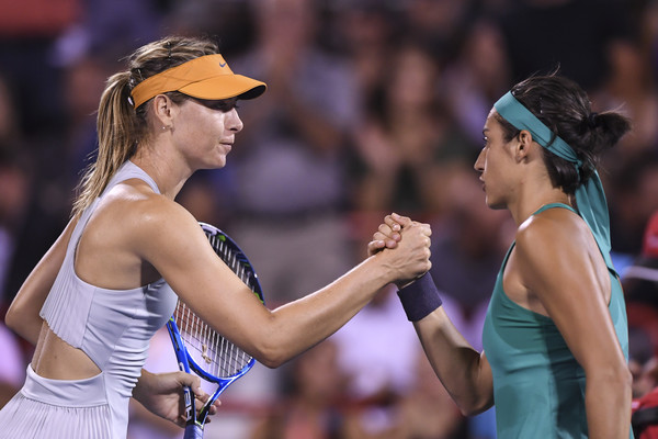 Sharapova and Garcia meet at the net for a handshake after the match | Photo: Minas Panagiotakis/Getty Images North America