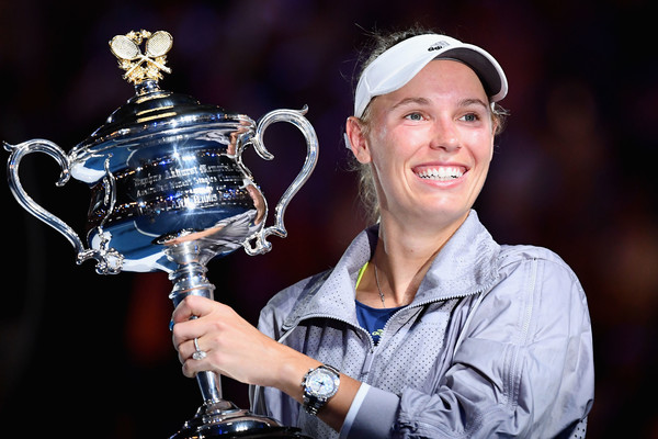 Caroline Wozniacki with her Australian Open trophy | Photo: Quinn Rooney/Getty Images AsiaPac