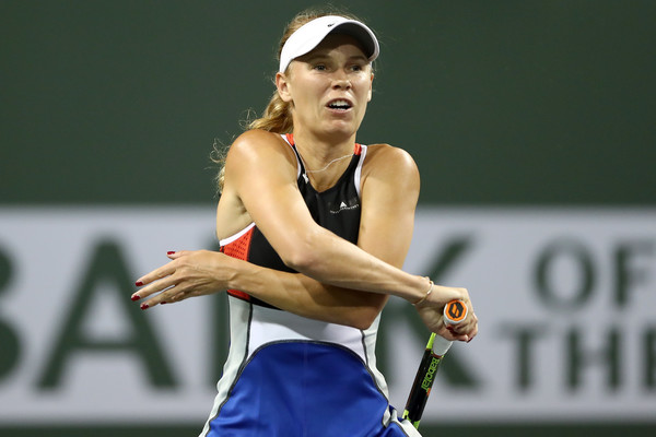 Caroline Wozniacki grew increasingly frustrated with herself especially after hitting countless unforced errors | Photo: Matthew Stockman/Getty Images North America