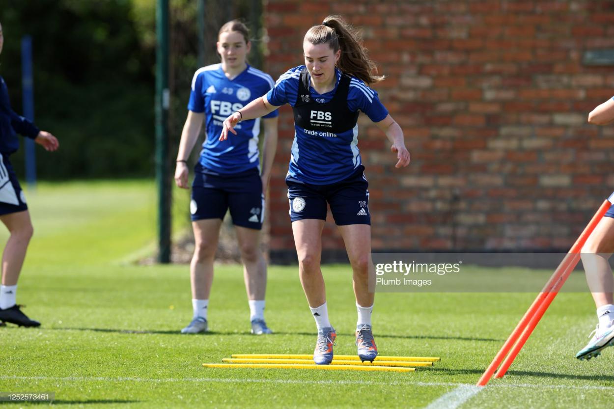 Carrie Jones of <strong><a  data-cke-saved-href='https://www.vavel.com/en/football/2023/04/29/womens-football/1145251-leicester-city-vs-liverpool-womens-super-league-preview-gameweek-19-2023.html' href='https://www.vavel.com/en/football/2023/04/29/womens-football/1145251-leicester-city-vs-liverpool-womens-super-league-preview-gameweek-19-2023.html'>Leicester City</a></strong> Women during the <strong><a  data-cke-saved-href='https://www.vavel.com/en/football/2023/04/21/womens-football/1144520-tottenham-hotspur-vs-aston-villa-womens-super-league-preview-gameweek-18-2023.html' href='https://www.vavel.com/en/football/2023/04/21/womens-football/1144520-tottenham-hotspur-vs-aston-villa-womens-super-league-preview-gameweek-18-2023.html'>Leicester City</a></strong> Women Training session at Belvoir Drive Training Complex on May 03, 2023 in Leicester, United Kingdom. (Photo by Plumb Images/<strong><a  data-cke-saved-href='https://www.vavel.com/en/football/2023/04/21/womens-football/1144520-tottenham-hotspur-vs-aston-villa-womens-super-league-preview-gameweek-18-2023.html' href='https://www.vavel.com/en/football/2023/04/21/womens-football/1144520-tottenham-hotspur-vs-aston-villa-womens-super-league-preview-gameweek-18-2023.html'>Leicester City</a></strong> FC via Getty Images)