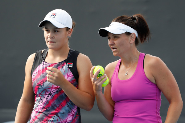 Barty and Dellacqua discuss tactics during their match at the Australian Open | Photo: Jack Thomas/Getty Images AsiaPac