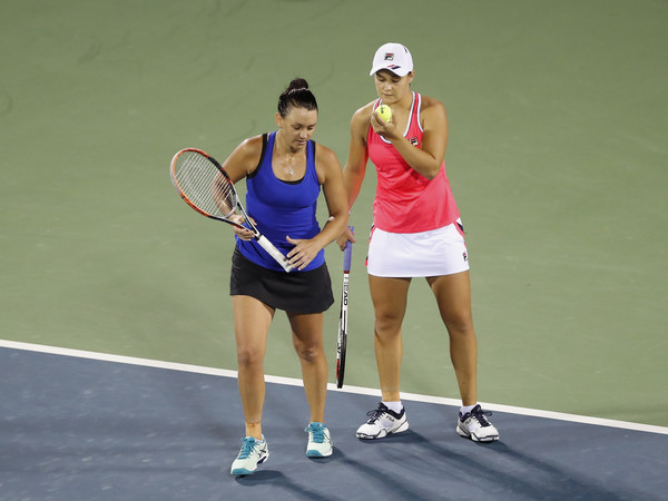 Barty and Dellacqua during a match at the Wuhan Open | Photo: Kevin Lee/Getty Images AsiaPac
