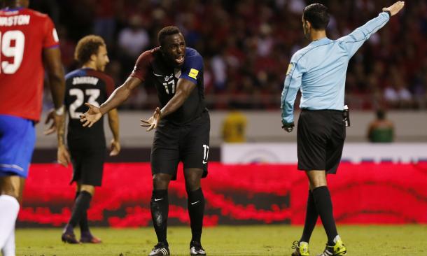 Jozy Altidore (center) more along the typical American player, with not only his poor technical ability, but a product of an environment where he did not have to be mentally sharp all the time. (Photo credit: AP/Moises Castillo)