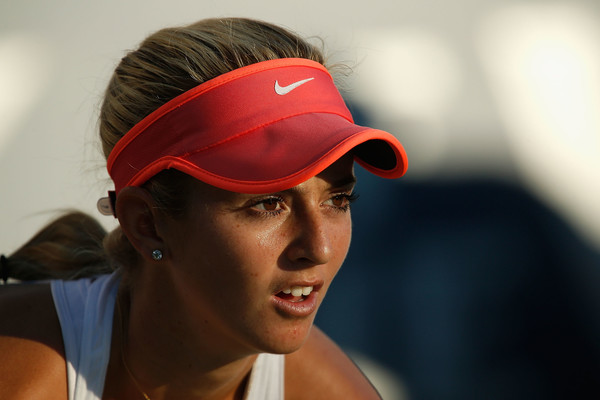 Catherine Bellis looks on in preparation to return a serve during her quarterfinal match against Venus Williams at the 2016 Bank of the West Classic. | Photo: Lachlan Cunningham/Getty Images