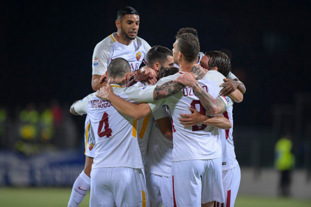 I giocatori della Roma dopo il gol di Under a Cagliari. | AS Roma, Twitter.